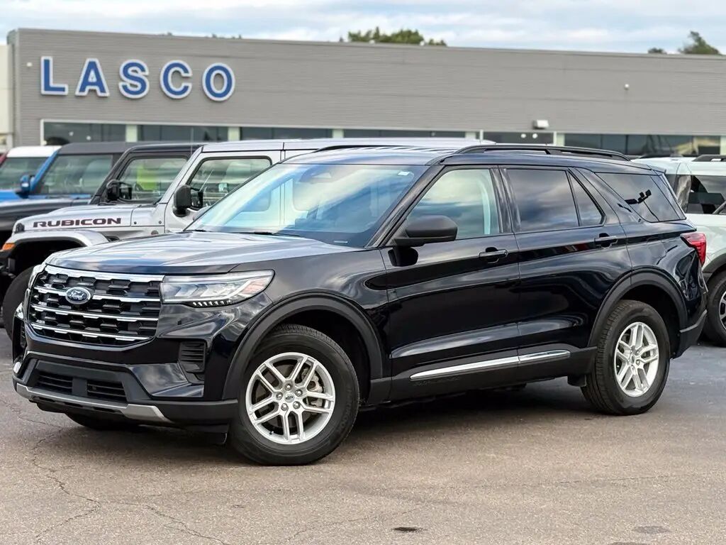 2025 Ford Explorer Active — photo 1 of 13
