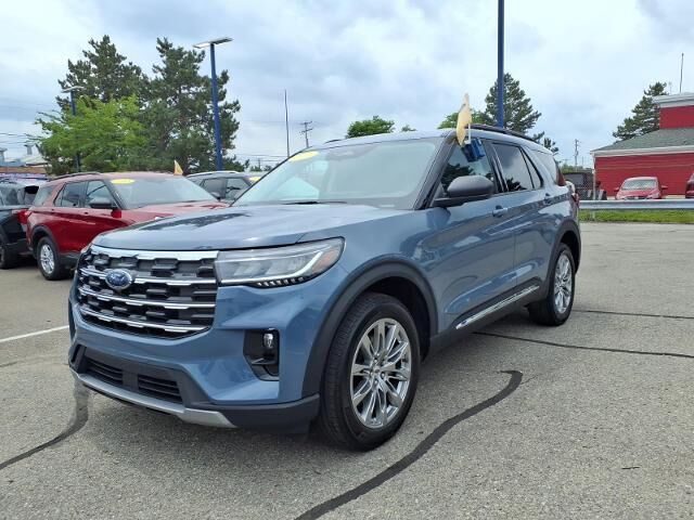 2025 Ford Explorer Active — photo 1 of 13