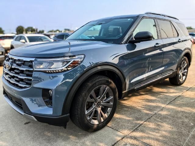 2025 Ford Explorer Active — photo 1 of 26