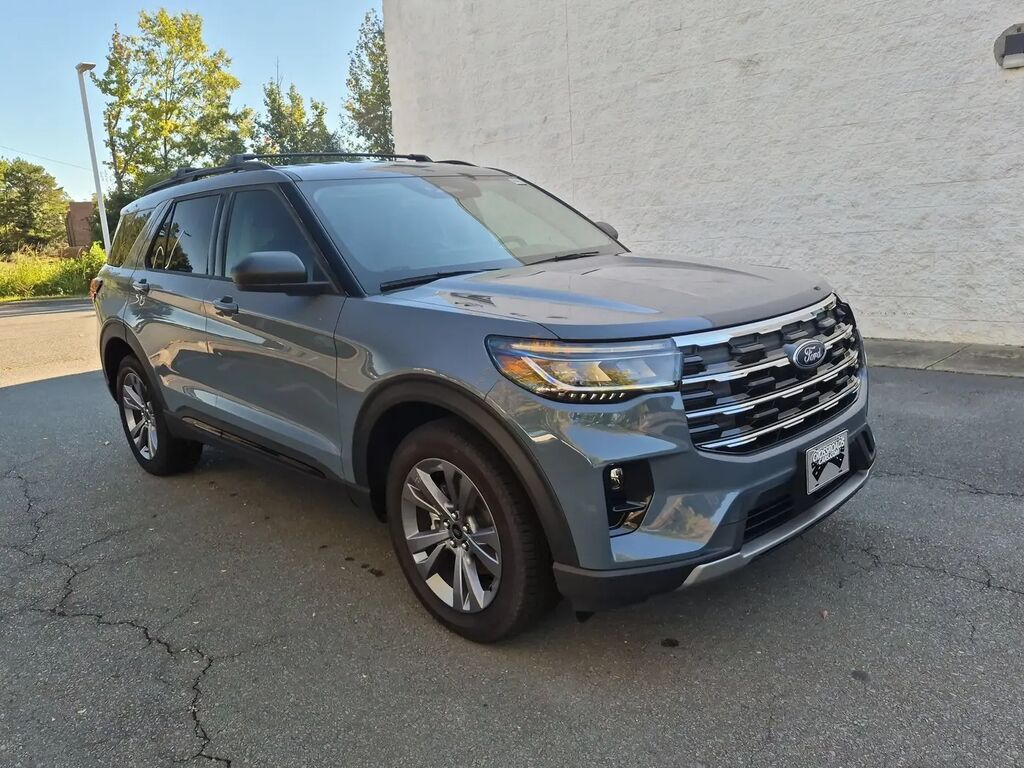 2026 Ford Explorer Active — photo 1 of 13