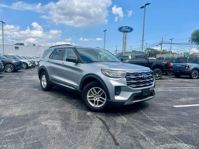 2025 Ford Explorer Active — photo 1 of 33