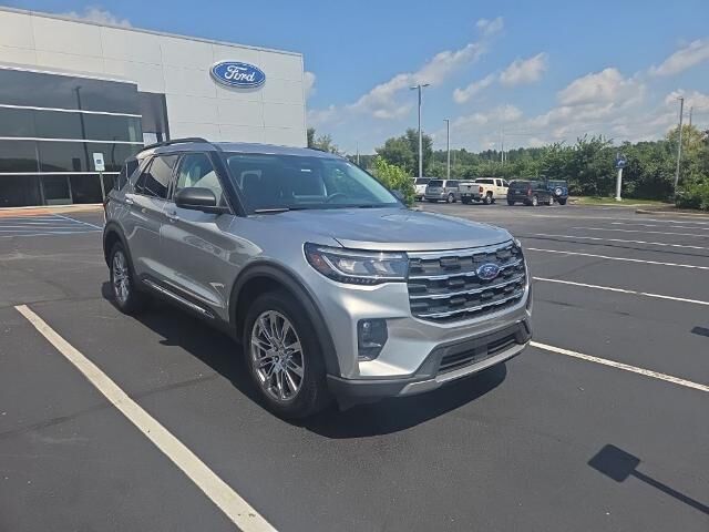 2025 Ford Explorer Active — photo 1 of 18