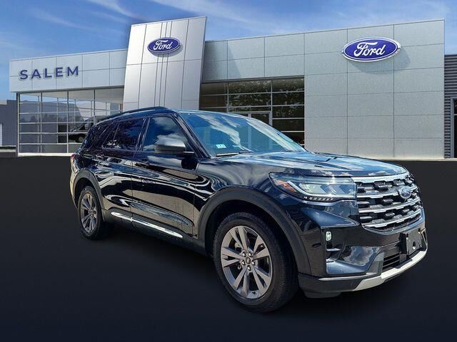 2025 Ford Explorer Active — photo 1 of 13