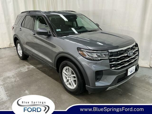 2026 Ford Explorer Active — photo 1 of 13