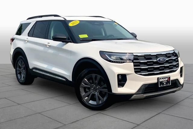 2025 Ford Explorer Active — photo 1 of 11