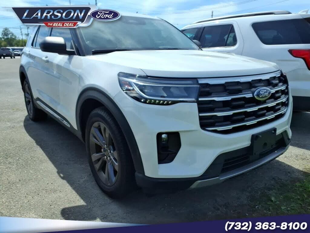 2025 Ford Explorer Active — photo 1 of 1