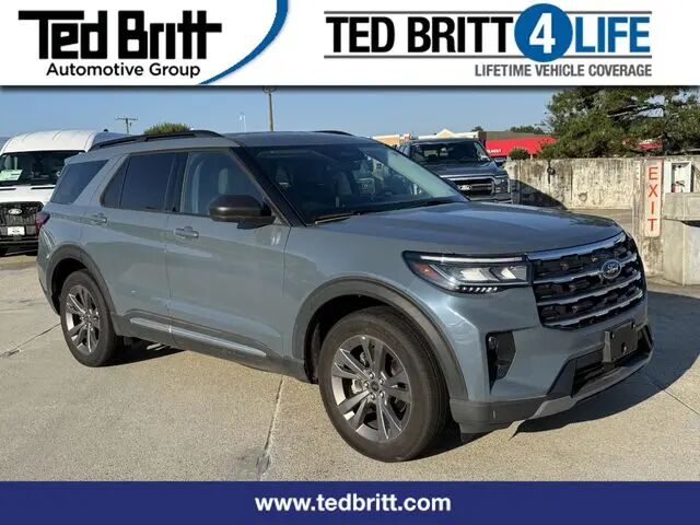 2025 Ford Explorer Active — photo 1 of 13
