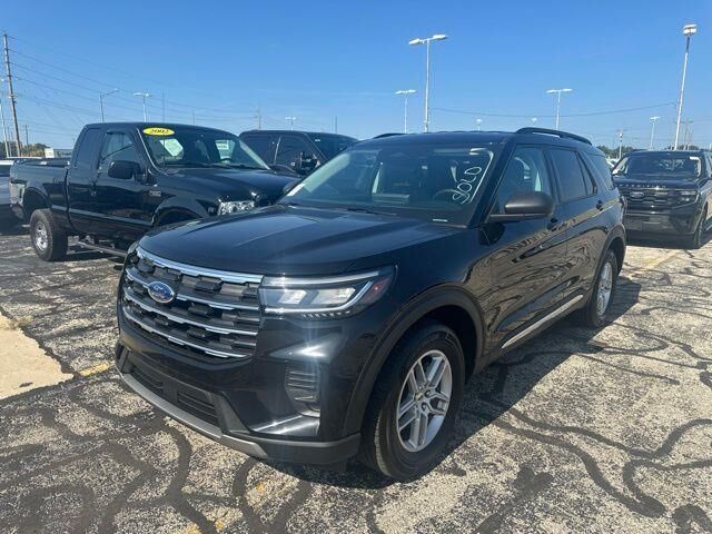 2025 Ford Explorer Active — photo 1 of 21