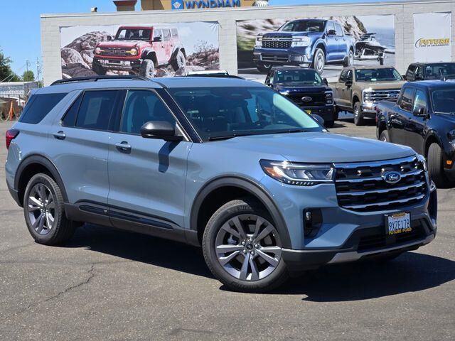 2026 Ford Explorer Active — photo 1 of 13