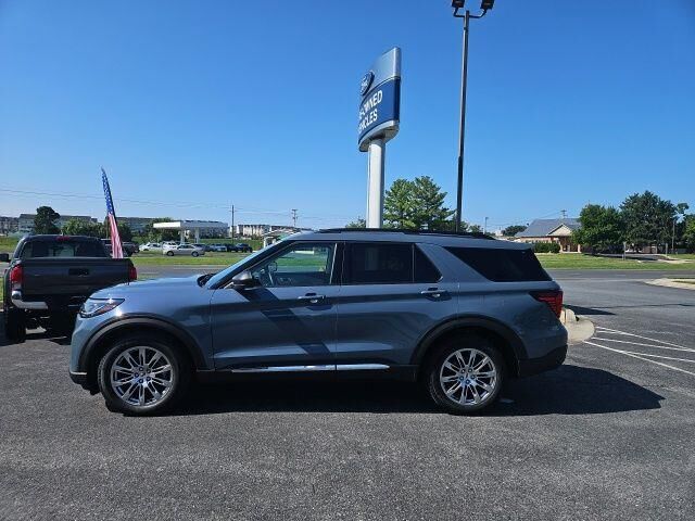 2025 Ford Explorer Active — photo 1 of 3
