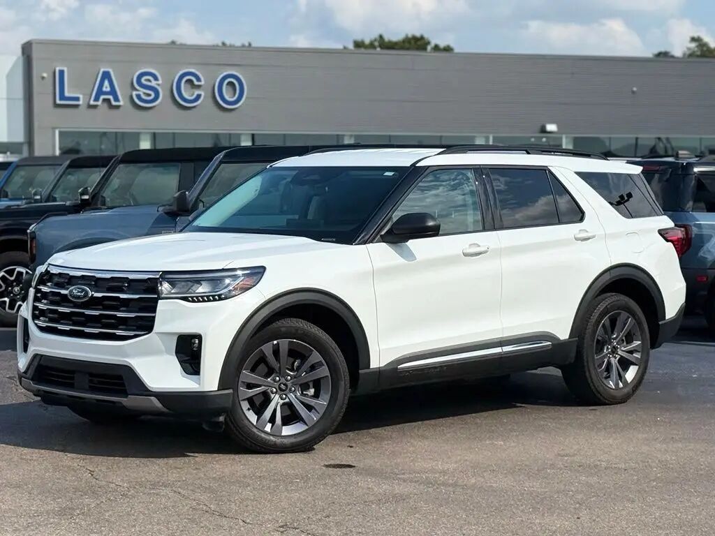 2025 Ford Explorer Active — photo 1 of 13