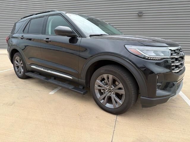 2025 Ford Explorer Active — photo 1 of 22