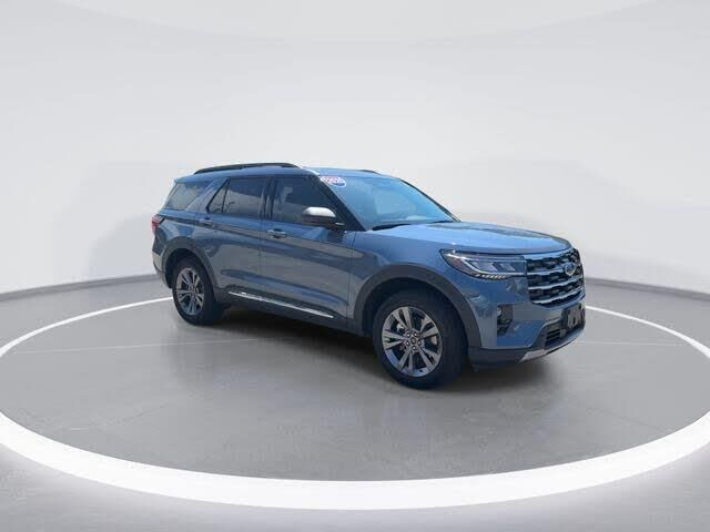 2025 Ford Explorer Active — photo 1 of 2