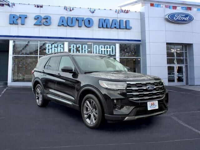 2025 Ford Explorer Active — photo 1 of 13