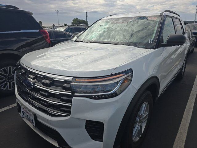 2025 Ford Explorer Active — photo 1 of 9