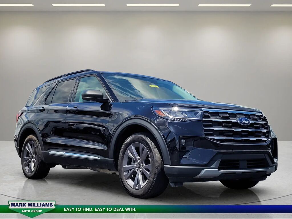 2025 Ford Explorer Active — photo 1 of 19