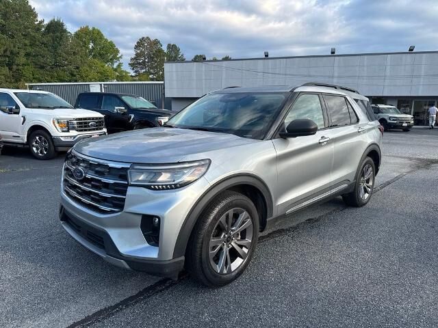 2025 Ford Explorer Active — photo 1 of 26
