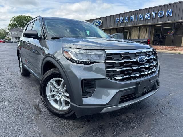 2025 Ford Explorer Active — photo 1 of 13