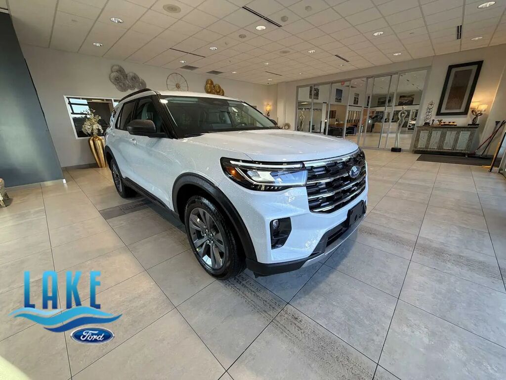 2026 Ford Explorer Active — photo 1 of 13