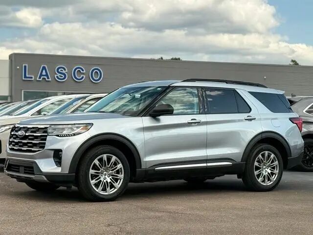2025 Ford Explorer Active — photo 1 of 13