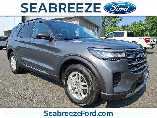 2025 Ford Explorer Active — photo 1 of 14