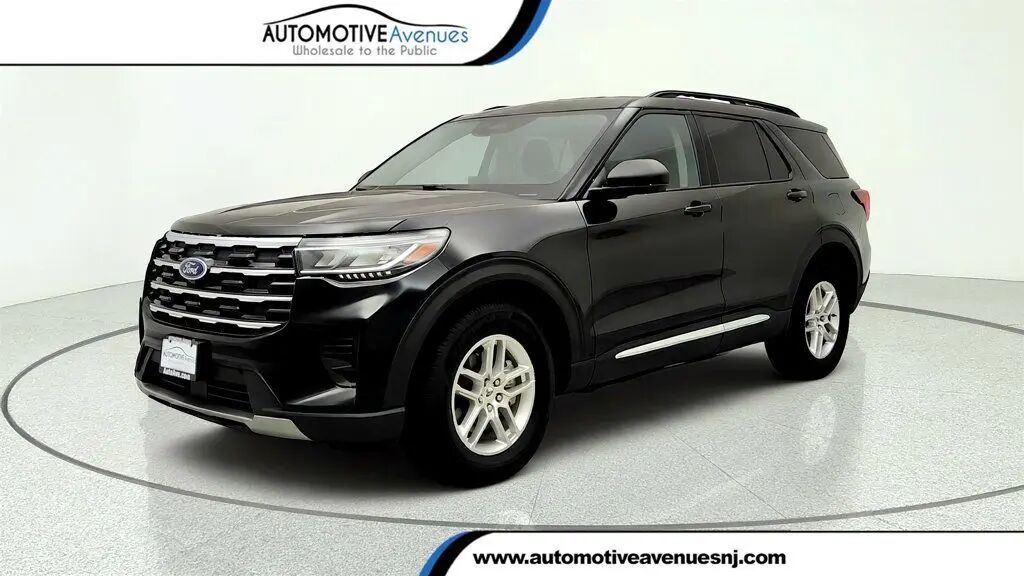 2025 Ford Explorer Active — photo 1 of 26