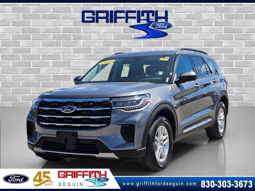 2025 Ford Explorer Active — photo 1 of 1