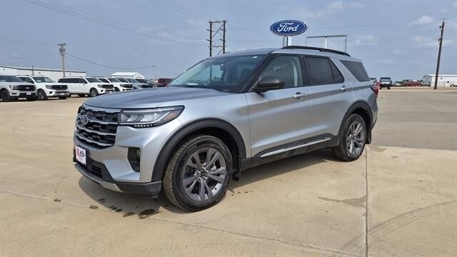 2025 Ford Explorer Active — photo 1 of 13