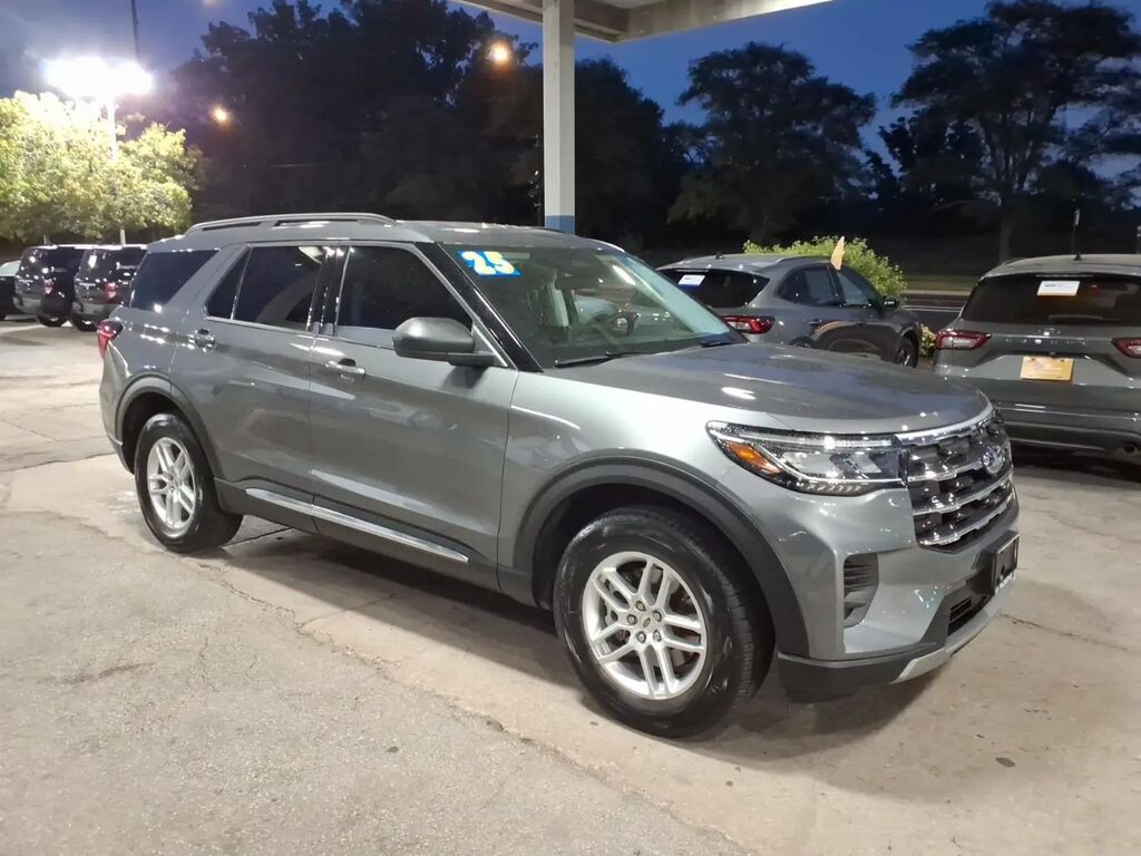 2025 Ford Explorer Active — photo 1 of 13