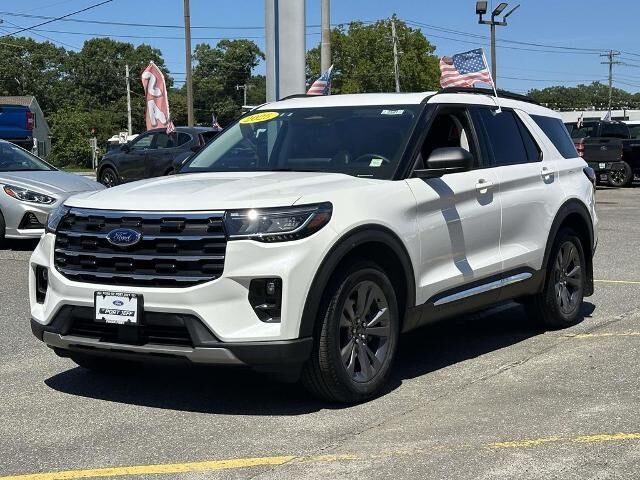 2025 Ford Explorer Active — photo 1 of 26