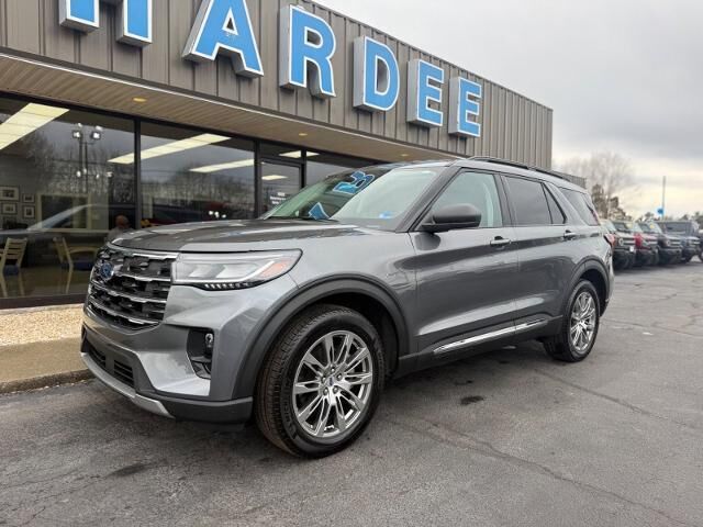2025 Ford Explorer Active — photo 1 of 10