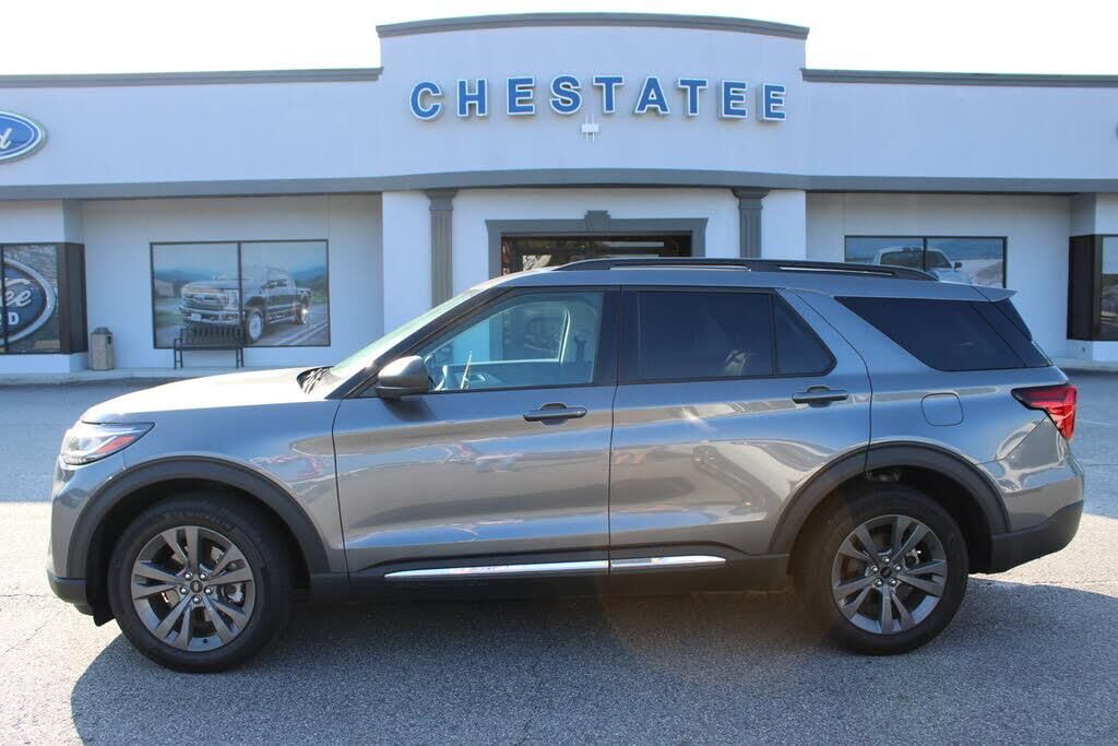 2025 Ford Explorer Active — photo 1 of 1