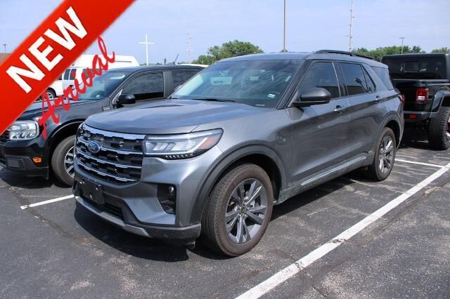 2025 Ford Explorer Active — photo 1 of 36