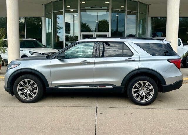 2025 Ford Explorer Active — photo 1 of 1
