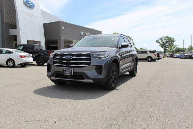 2025 Ford Explorer Active — photo 1 of 13