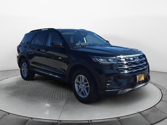 2025 Ford Explorer Active — photo 1 of 8