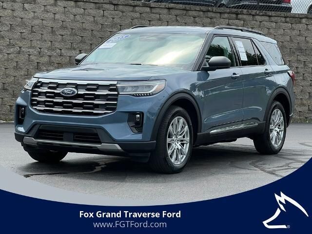 2025 Ford Explorer Active — photo 1 of 26