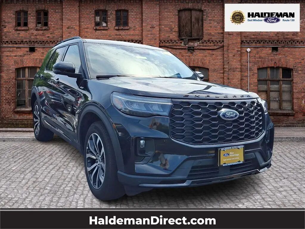 2025 Ford Explorer ST-Line — photo 1 of 10