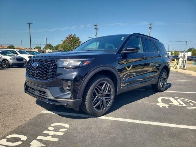 2025 Ford Explorer ST-Line — photo 1 of 14