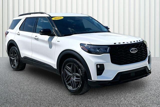 2025 Ford Explorer ST-Line — photo 1 of 13