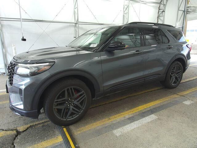 2025 Ford Explorer ST-Line — photo 1 of 39