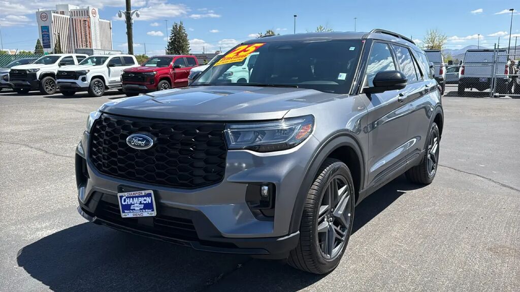 2025 Ford Explorer ST-Line — photo 1 of 13