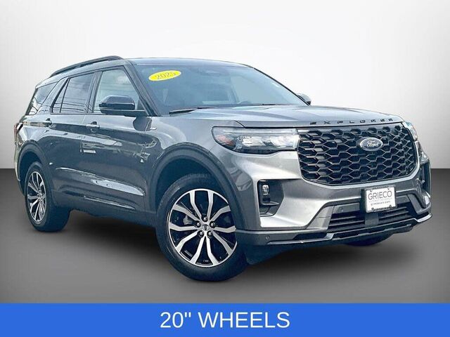 2025 Ford Explorer ST-Line