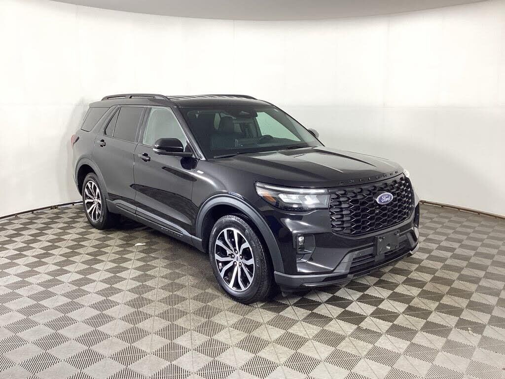 2025 Ford Explorer ST-Line — photo 1 of 28