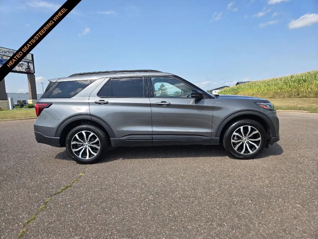 2025 Ford Explorer ST-Line — photo 1 of 14