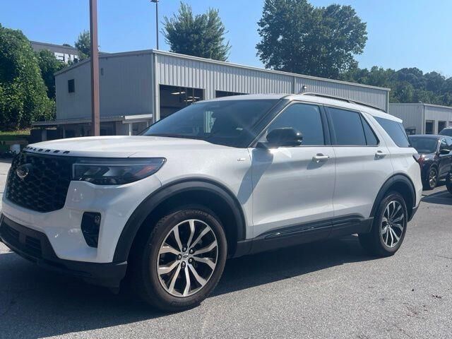 2025 Ford Explorer ST-Line — photo 1 of 26