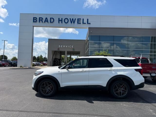 2025 Ford Explorer ST-Line — photo 1 of 13