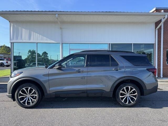 2026 Ford Explorer ST-Line — photo 1 of 26
