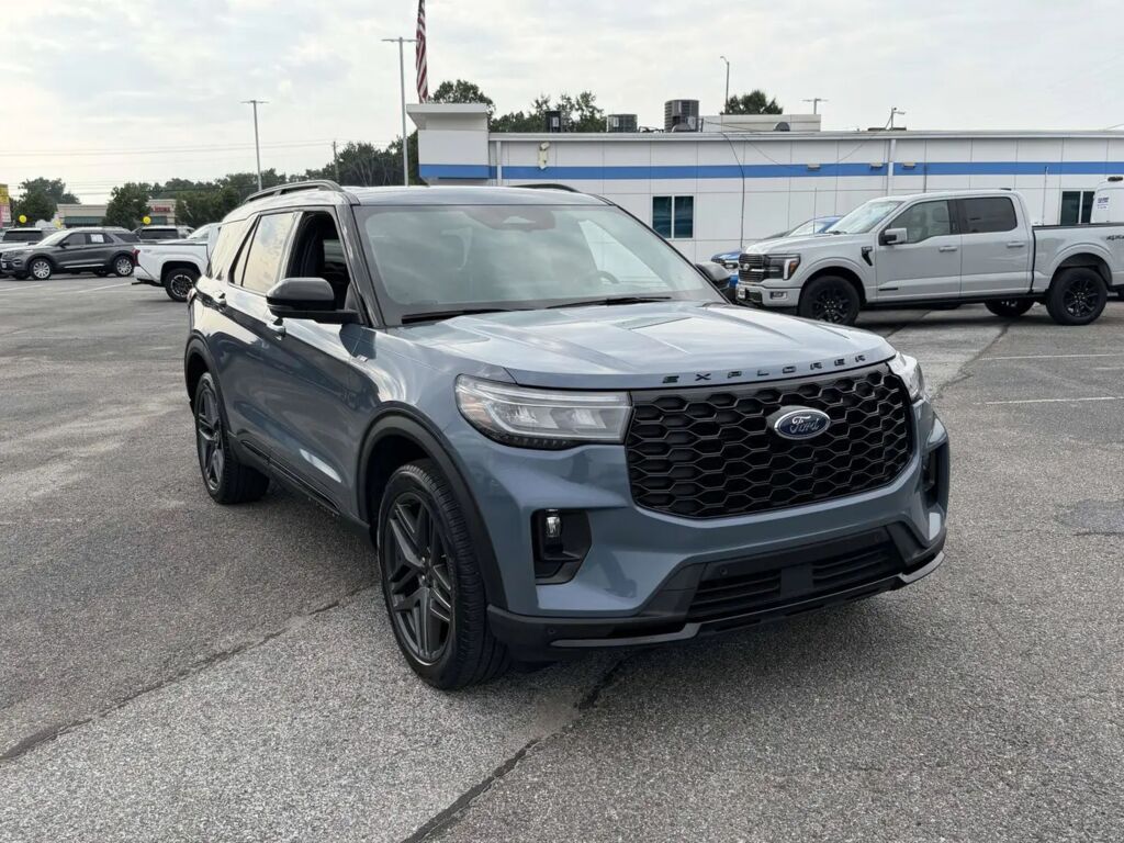 2025 Ford Explorer ST-Line — photo 1 of 36