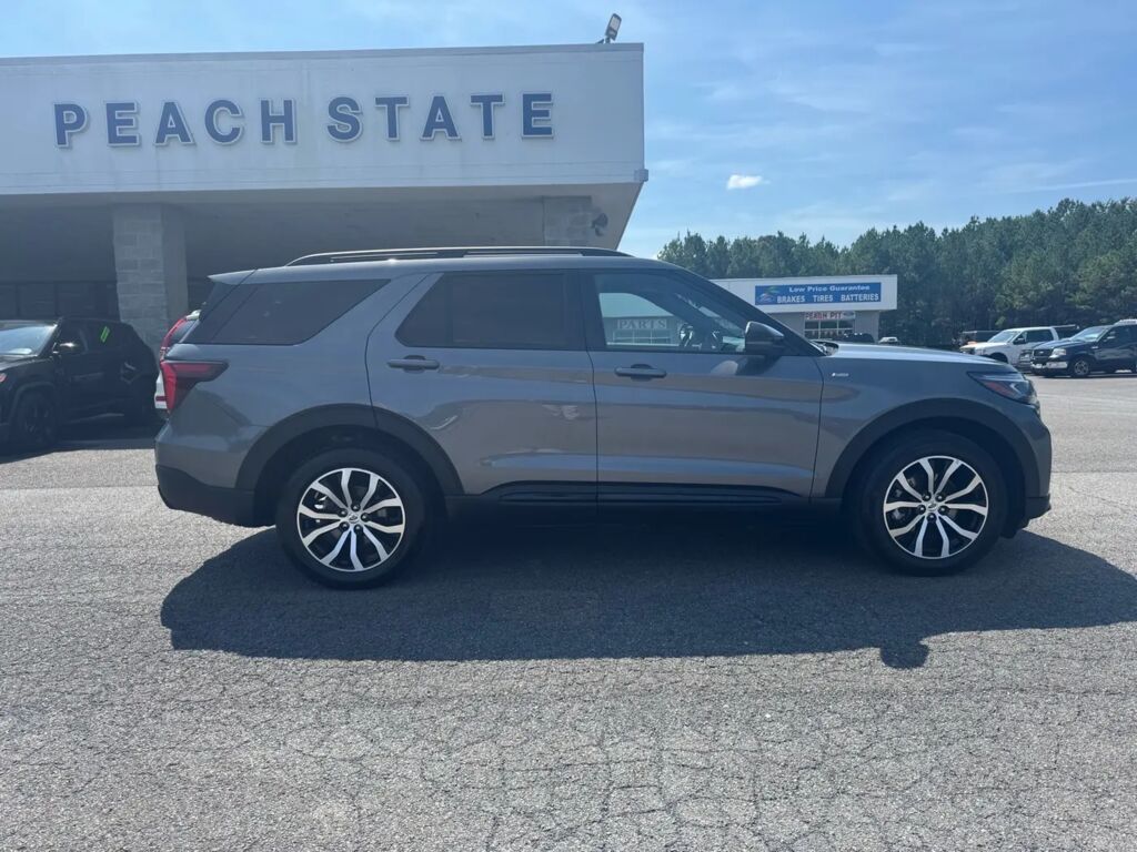 2025 Ford Explorer ST-Line — photo 1 of 13
